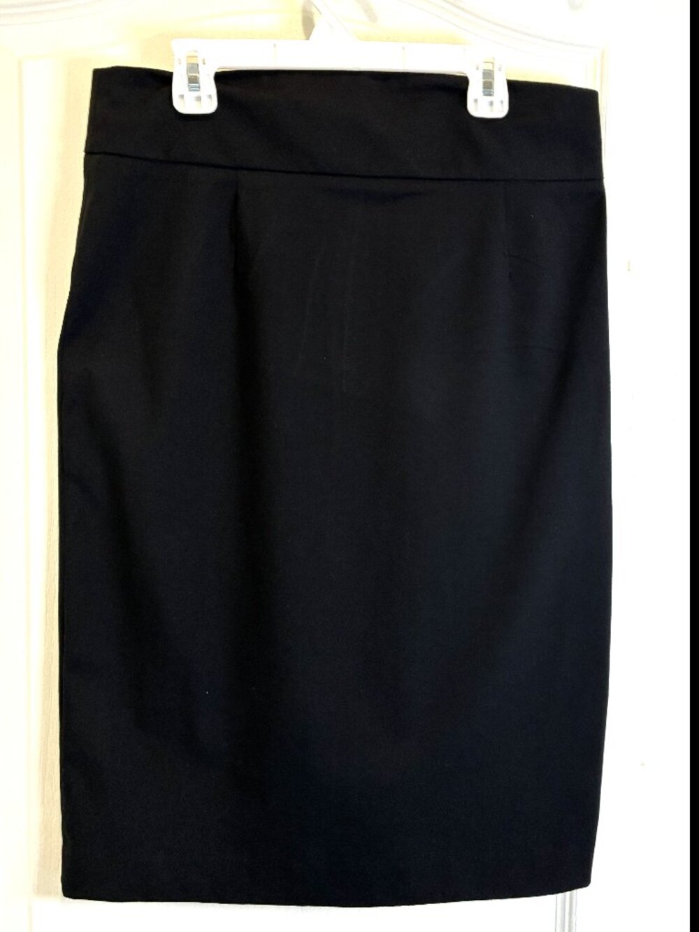 PREMISE: Size: 8 Black Straight Skirt